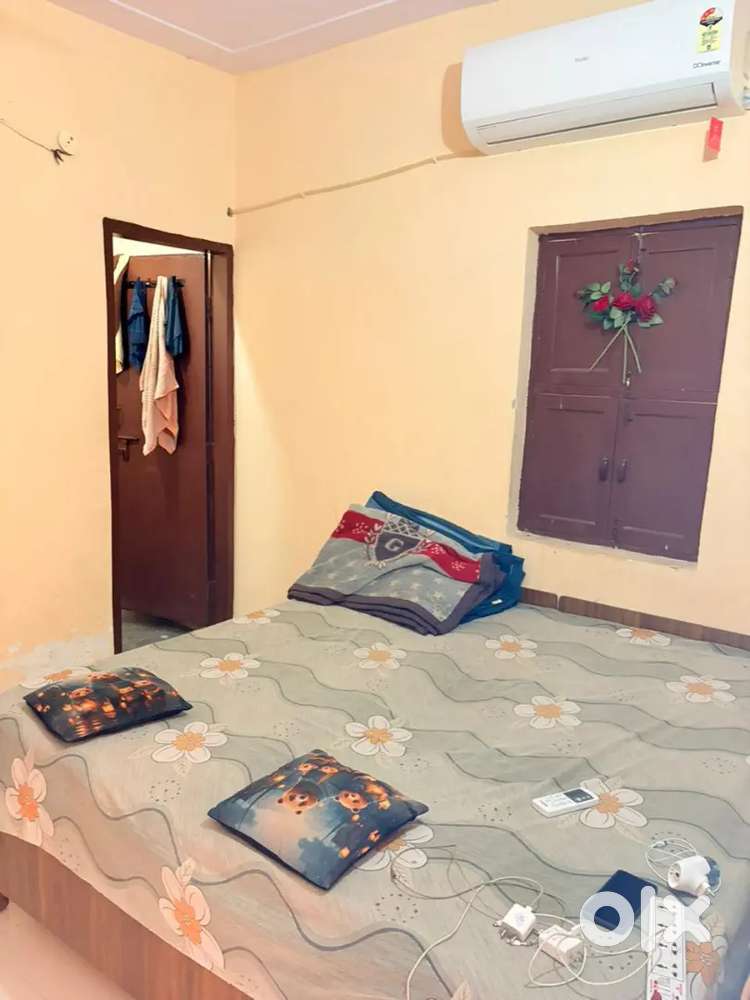 Pg and rooms available