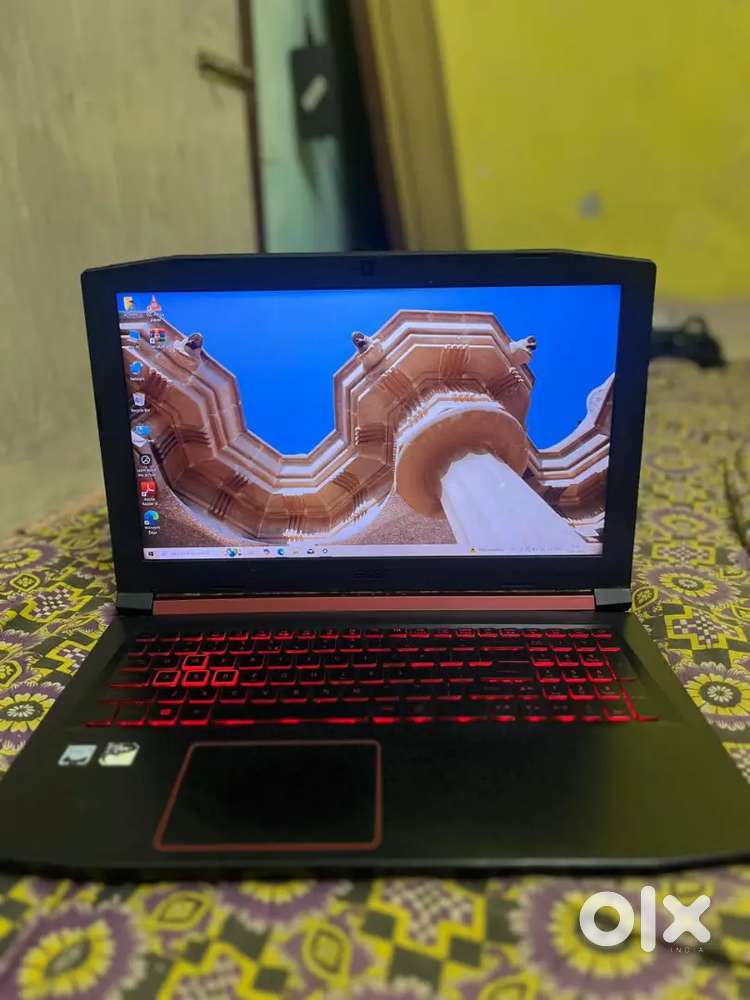 ACER NITRO 5 gaming laptop (lite used)