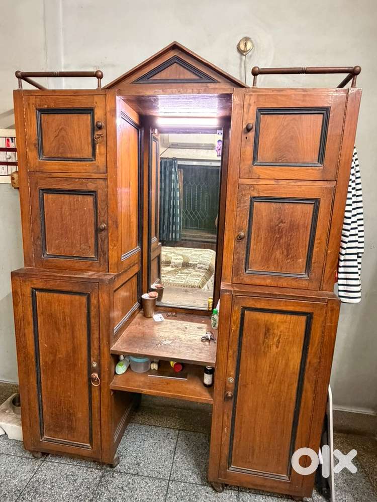 Showcase with mirror