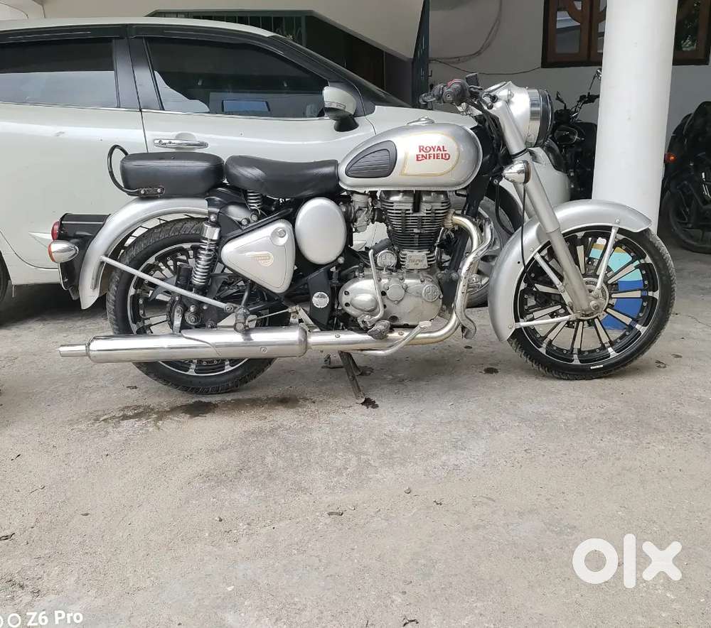 Well maintained, timely service,chain spoket & battery new.