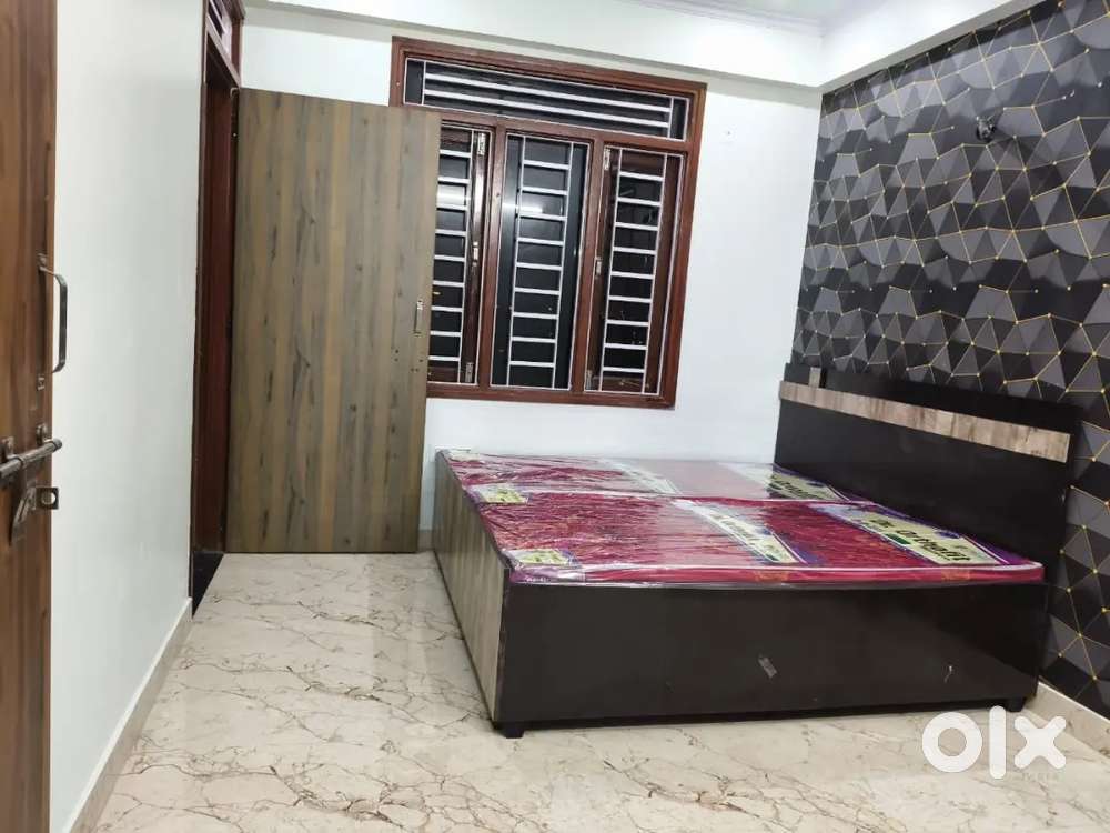 Spacious 3 BHK Semi Furnished Flat for Rent in Mansarovar