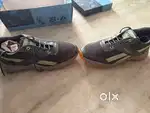 Sports shoes