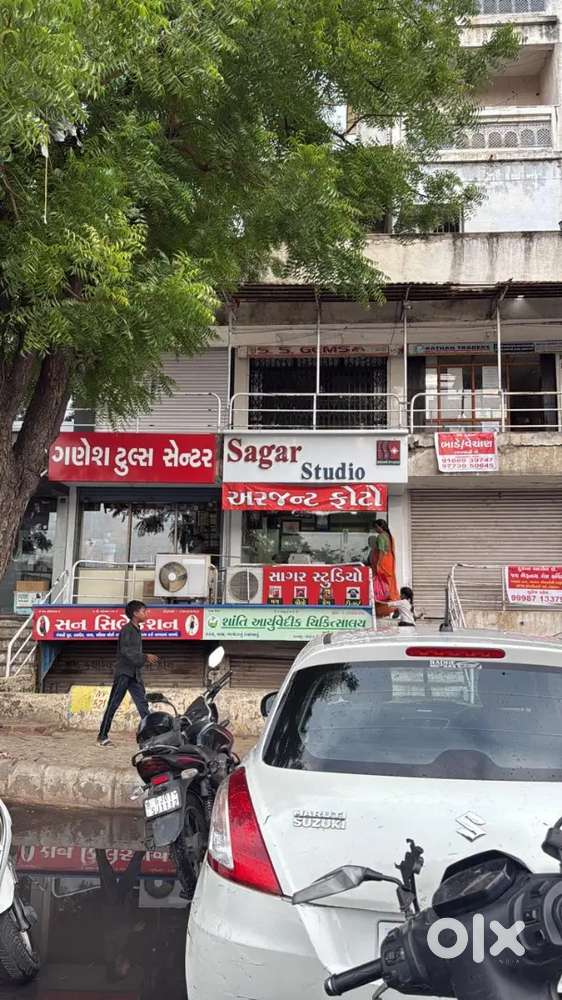 Road touch shop available for rent char rasta shop available for rent