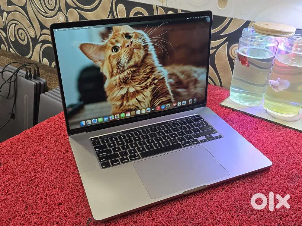 Apple Macbook Pro 2020 i7 16gb 512gb 5.5gb Graphics 16inch Retina