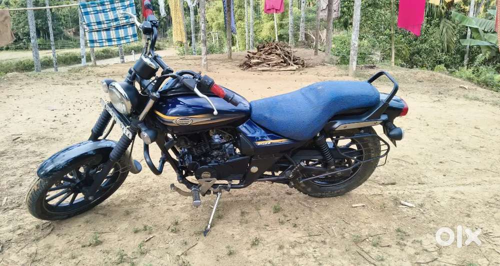 Bajaj Avenger 150 street 2017