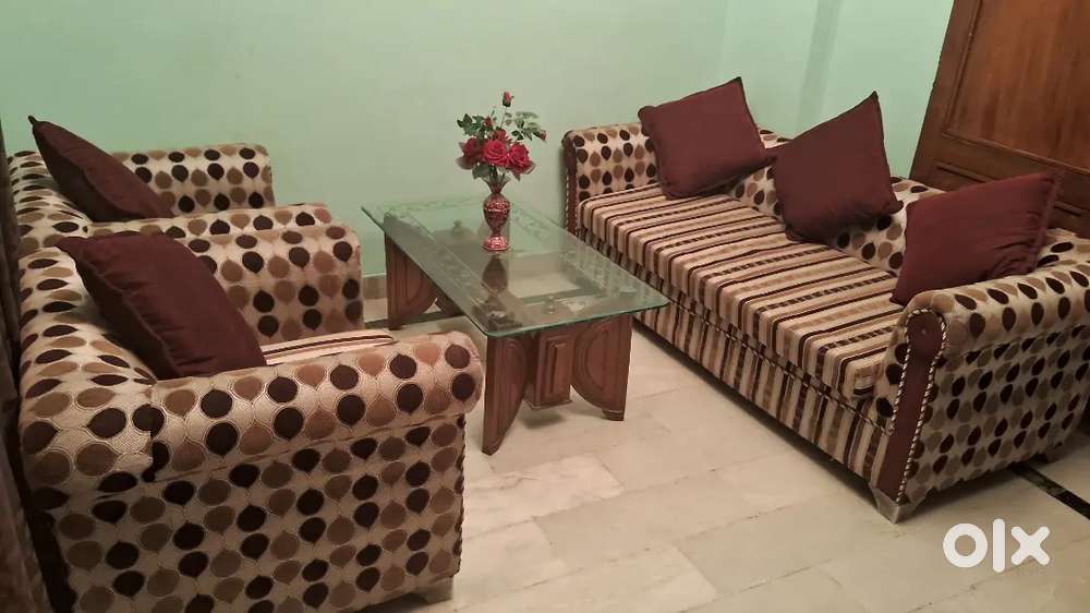 Sofa Set With Centre Table ( 5 Seater - 3+2)