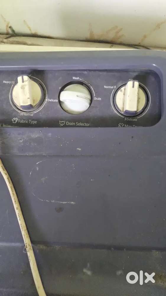 Whirlpool semi automatic washing machine