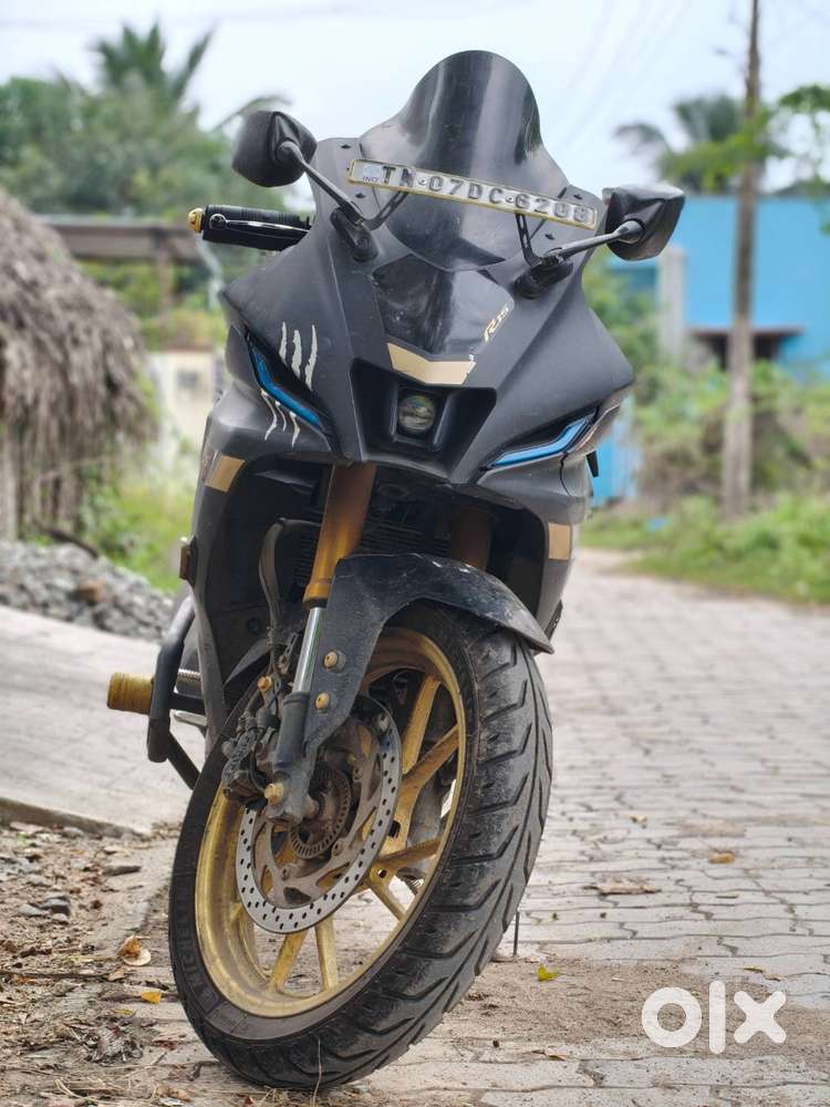 R15 v4 25000 km showroom service bill available