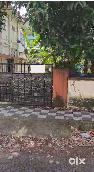 8 cent Commercial/ Residential property in Kadavanthra.