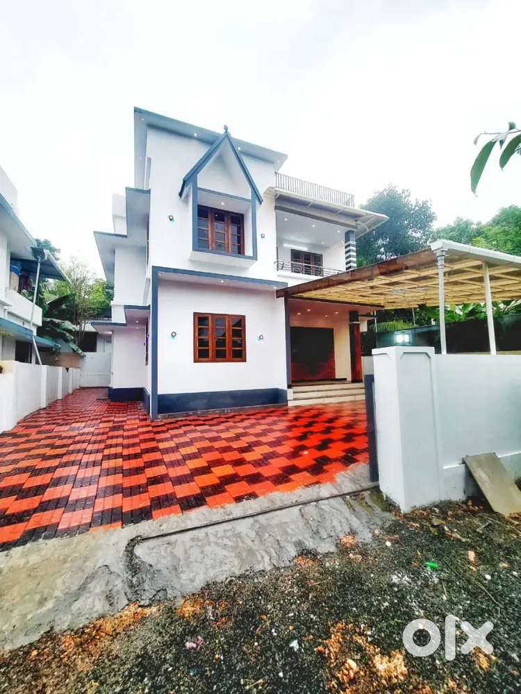 5.5 cent 1800sqft 3bhk attached Kalamassery muppathadam near Edappally