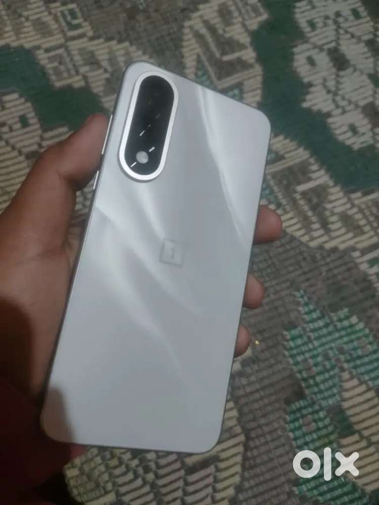 One plus Nord 5.   8/256