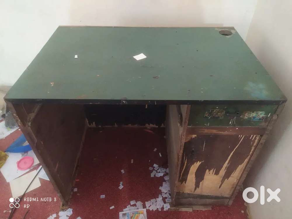 Computer table