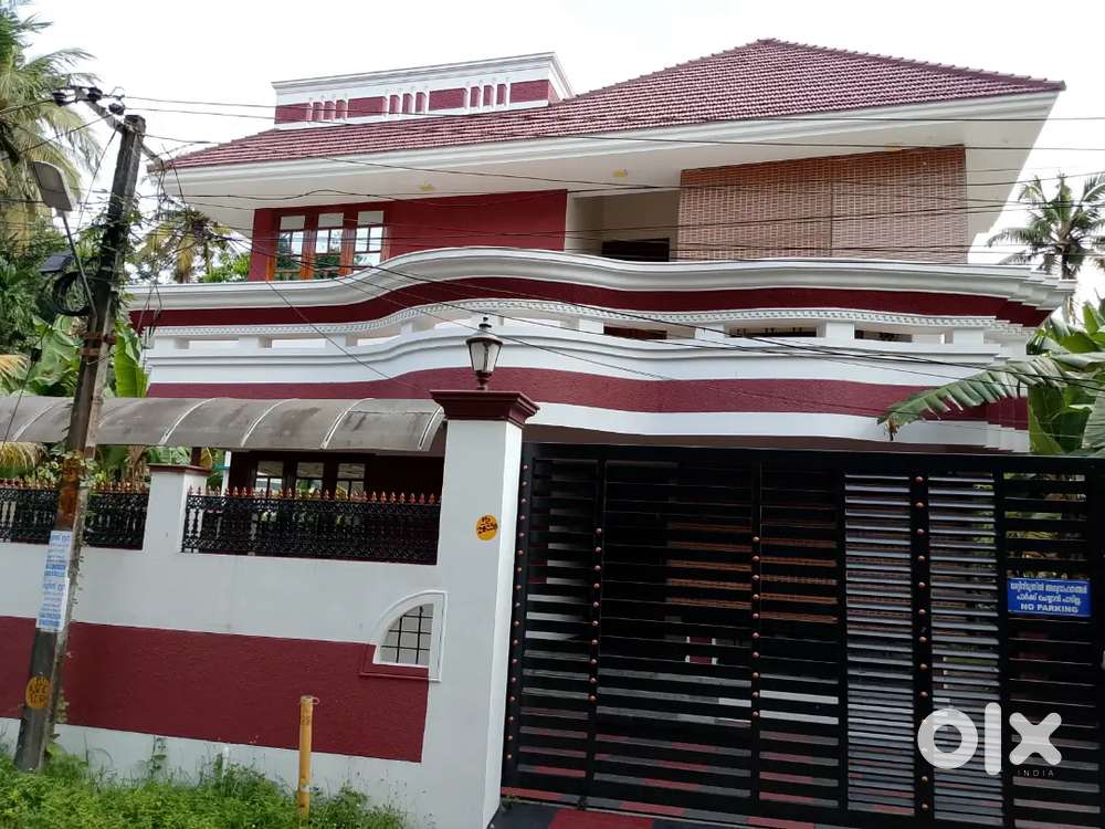 Poojappura 5.250 Cent 2250 Sqft 3 bhk Red brick 1.25.Cr