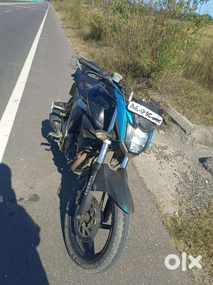 Yamaha fz v2 Sell or Exange Scooty. Scooty Bhal pale cash Add Kori Dem