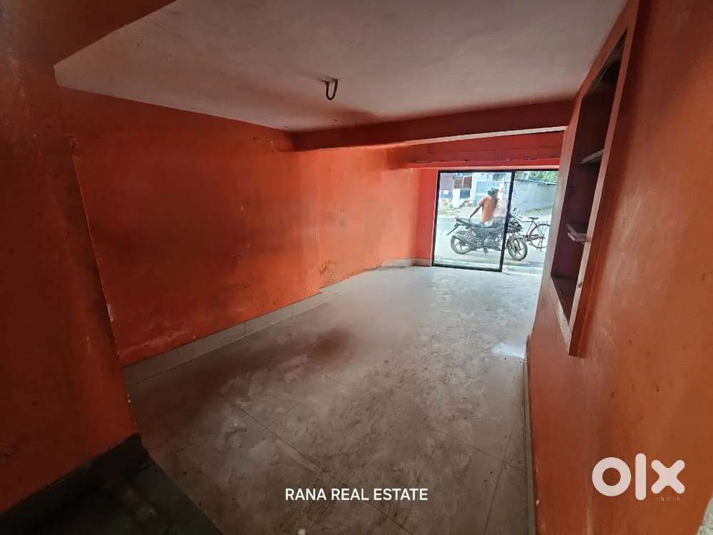 1200 sq.ft commercial G floor space rent in Thakurpukur on M.G.Road.