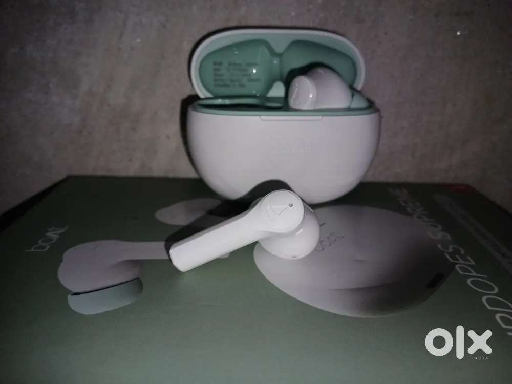 Boat airdopes supreme swedish white