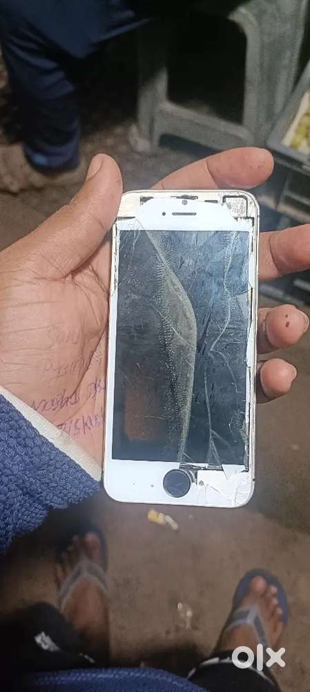 2 phone urgent sell oppo a17 4 64 iPhone 5s