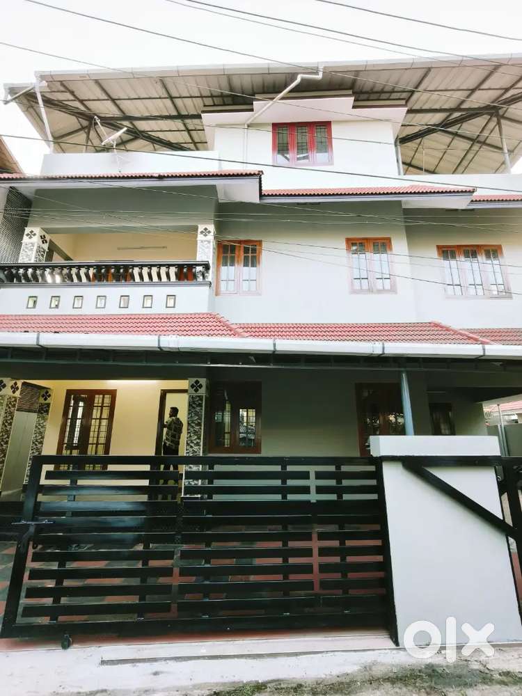 1 st floor 3 bhk for rent tripunithura town family only