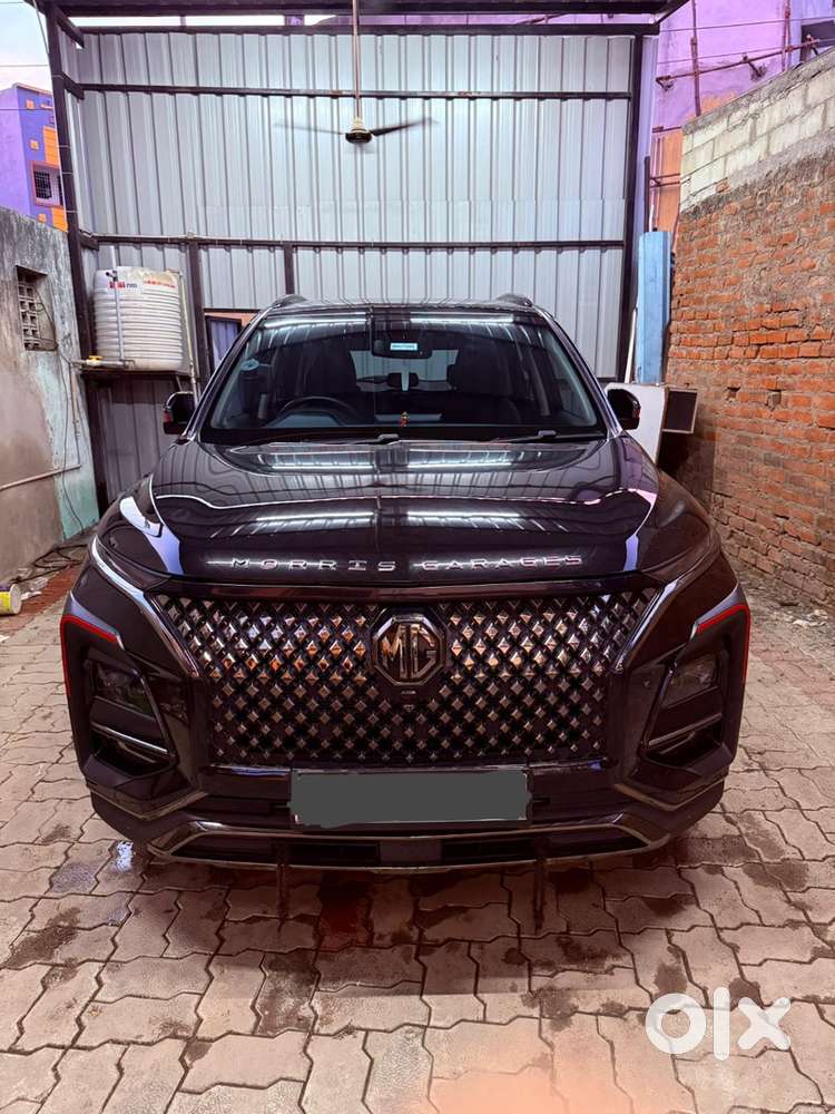 MG Hector Plus Blackstorm
