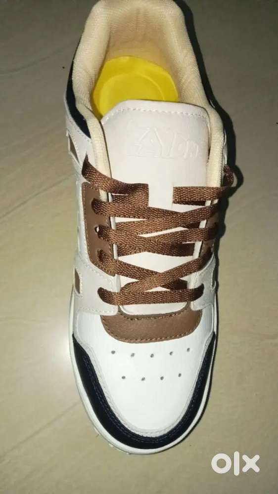 6 Number Brand new seal packed zaydn sneakers.