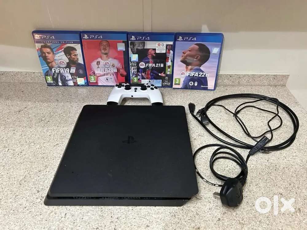Sony PlayStation 4 Slim 500GB Jet Black fifa bundle and controller