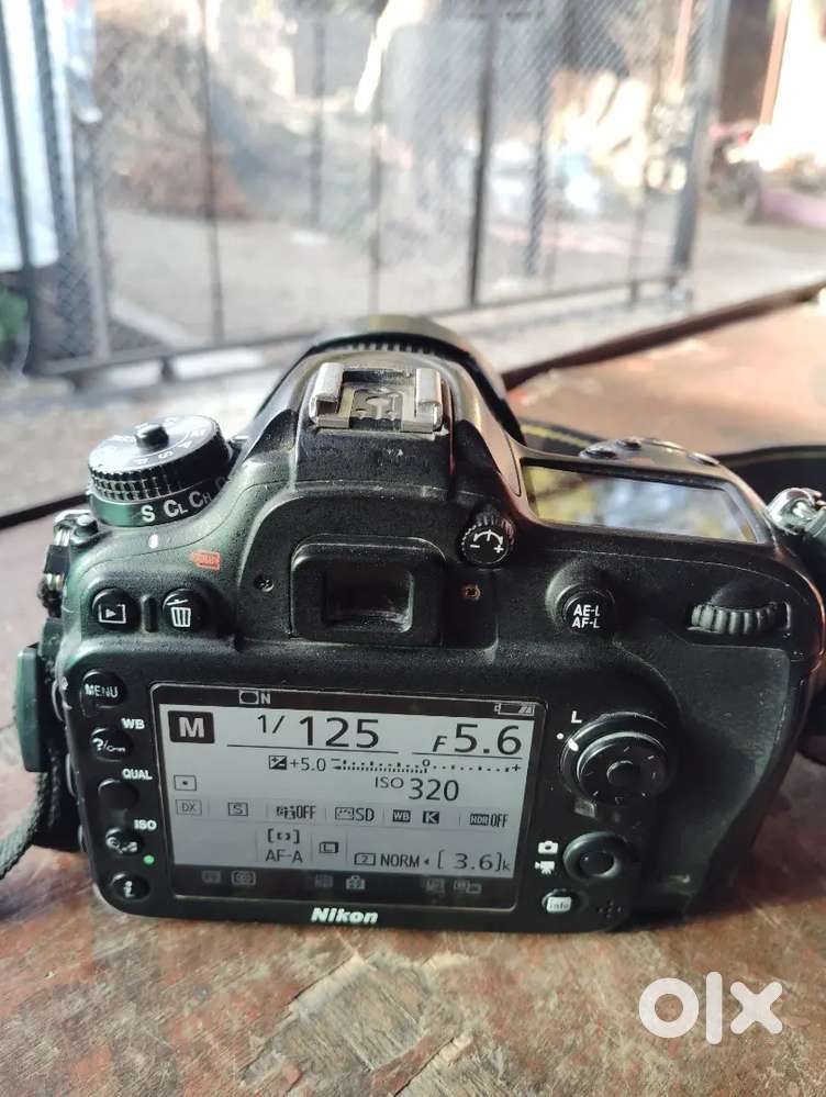 CAMERA PLUS 2 LENS 18/70 AND 50MM  PLUS ORIGINAL CHARGER