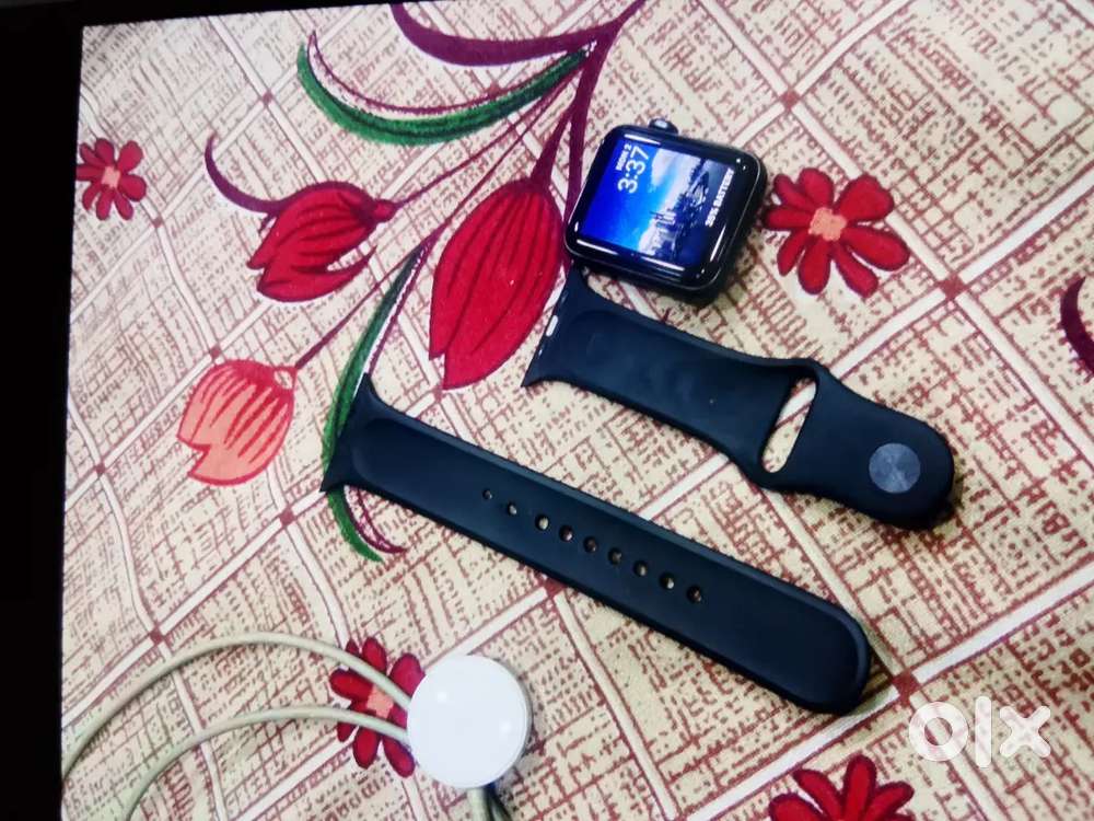Iwatch series 3 brand new condition with original srtrap n charger
