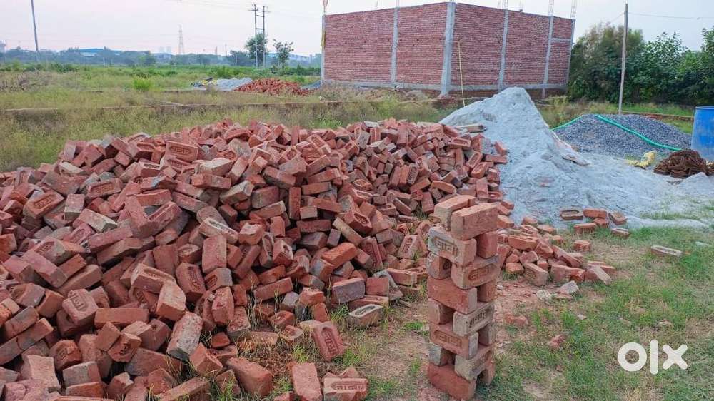 plots available in pink city knowledge park 5