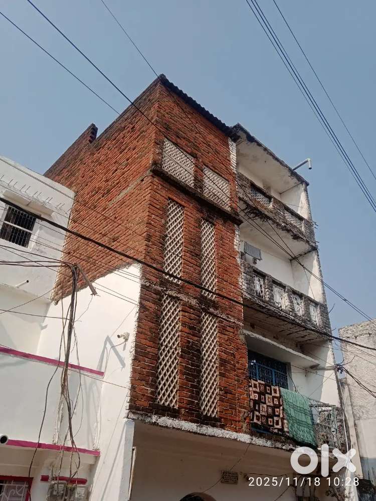 3 floor house with old construction