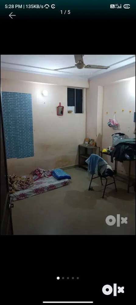 1 room in 3 bhk flat with attach bathroom