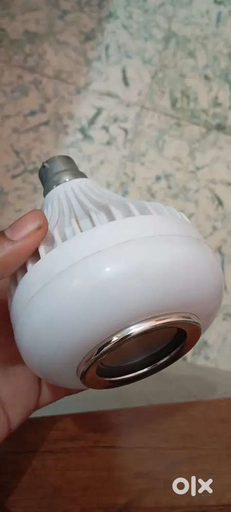 Blutooth speaker bulb  With 7 colour