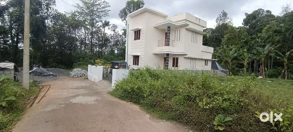 അങ്കമാലി മൂക്കന്നൂരിൽ 5 സെൻ്റ് മുതൽ മൂക്കന്നൂർ ടൗൺ 1 km