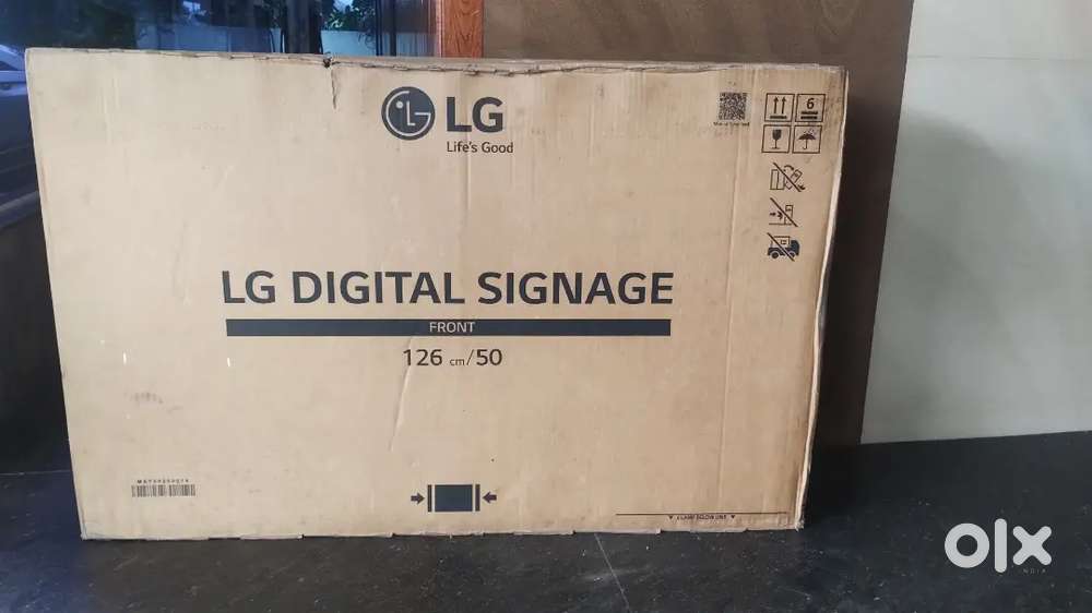 Unused unboxed 50inch LG commercial signage TV