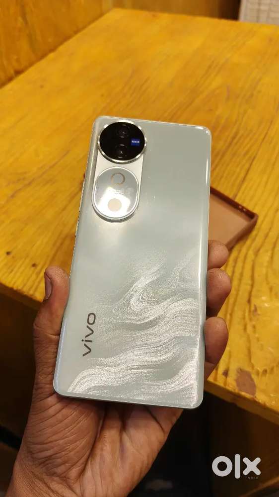 Vivo v40 8+256 gb full New condition 10 month used only