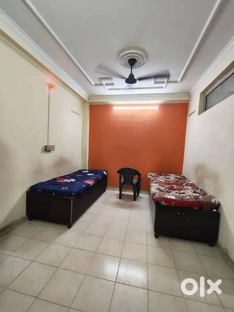 Pg for boy's in laxmi nagar