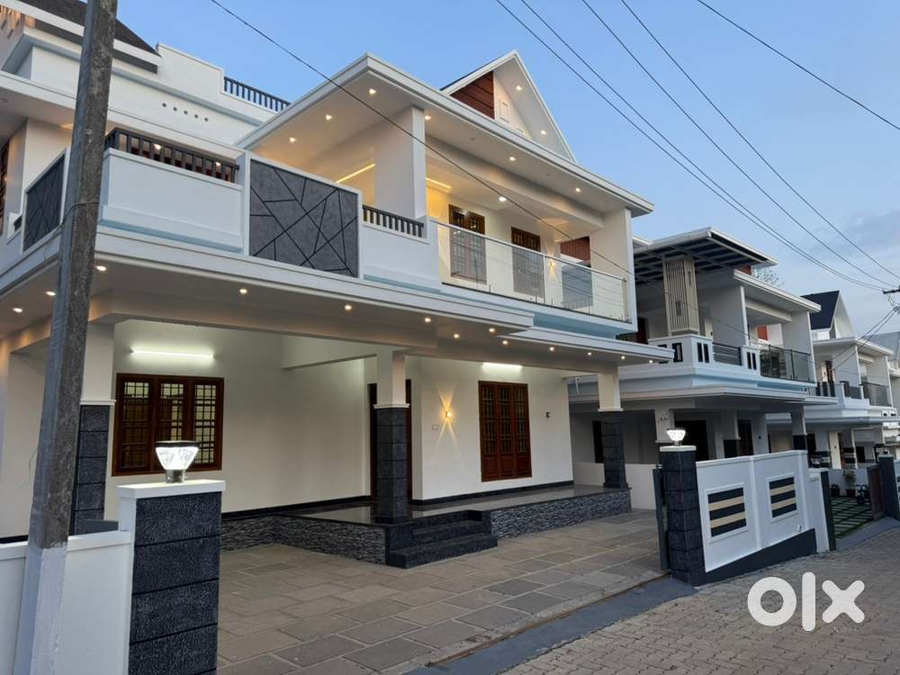 PALLIKKARA 5CENT 4BHK KAKKANAD INFOPARK 7. 5KM ONLY