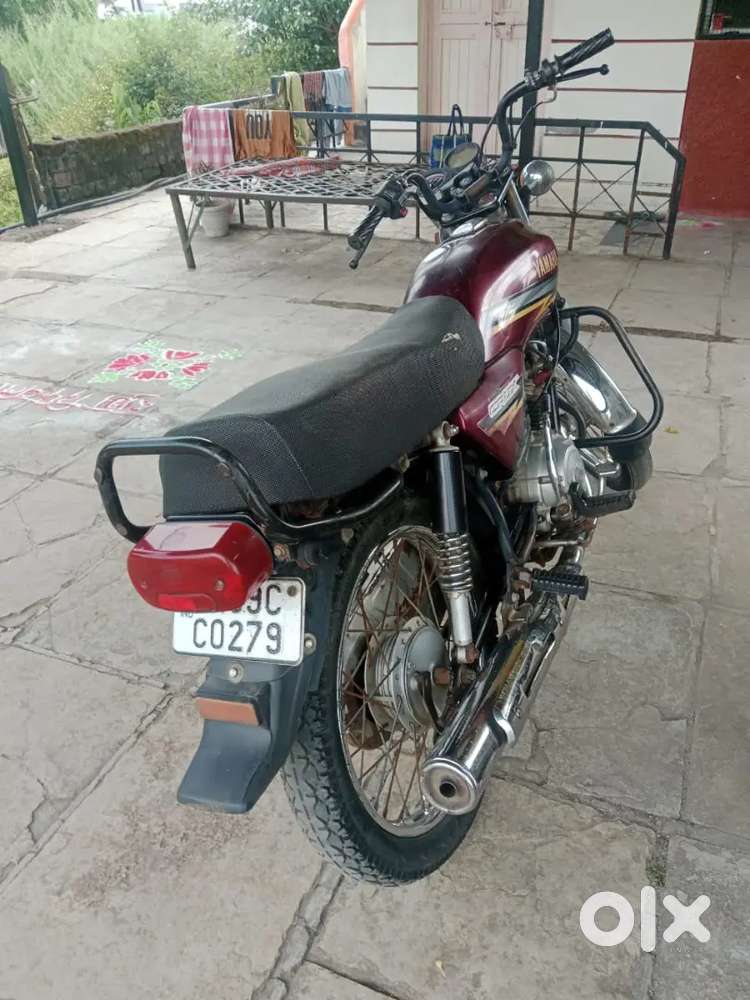 Yamaha crux moroon color good condition bike new chainwell.