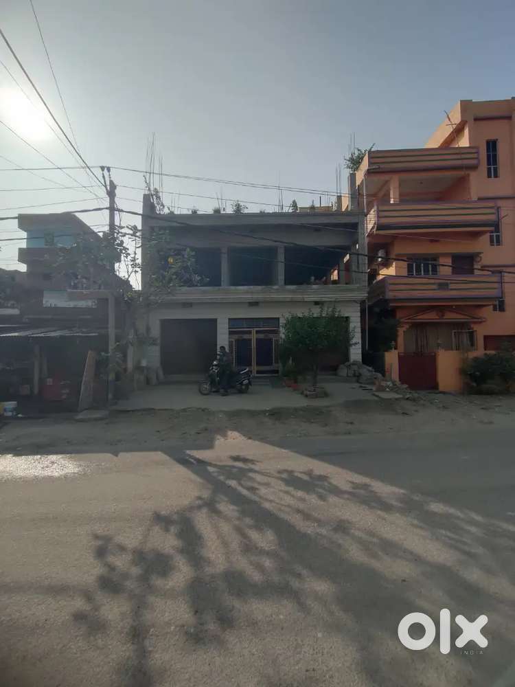 Space Available for Showroom/Office on Hathsarganj Main road