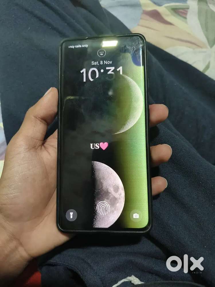 Screen is damage argent sell in low price