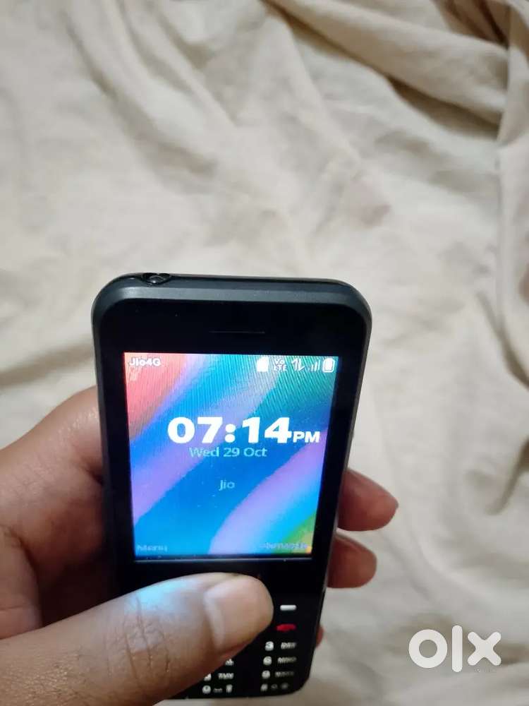Reliance J1 4g volte feature phone with inbuild apps like hotstar