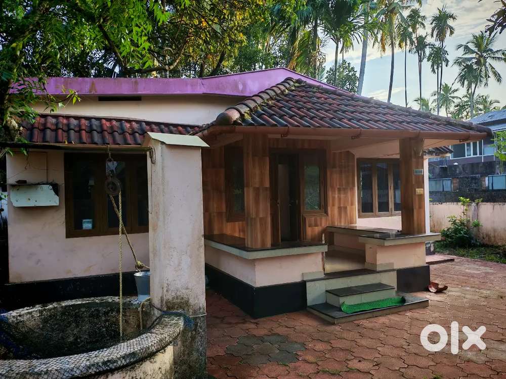 7.5cent land with 3bhk house at naduvattom, beypore