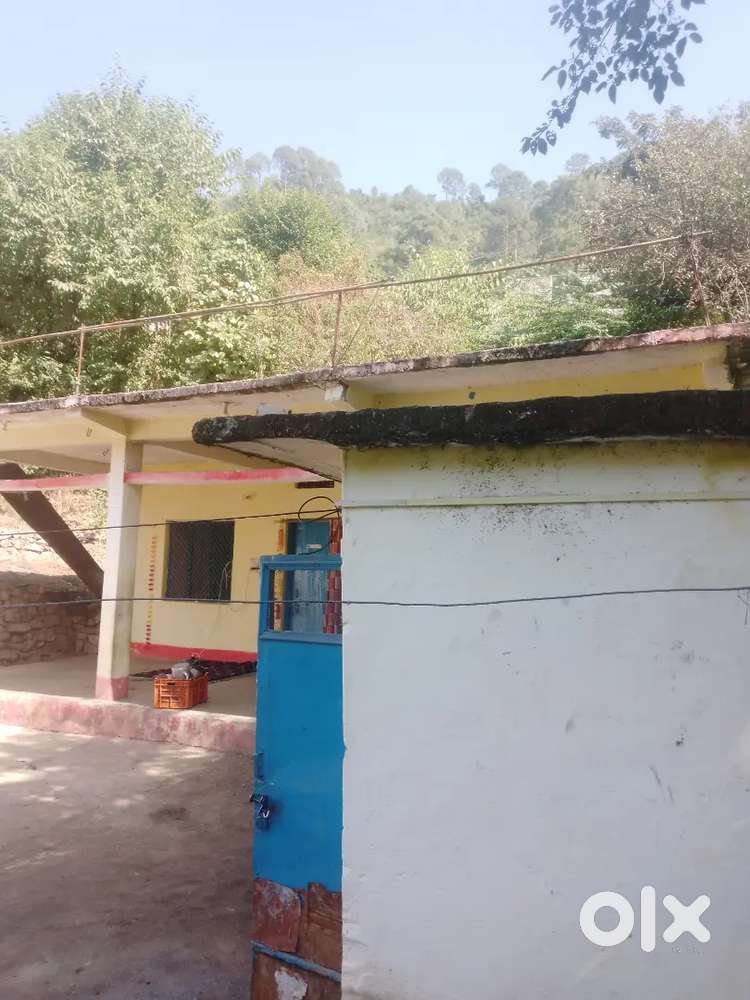 Ek Ghar hai bahut acchi condition kn