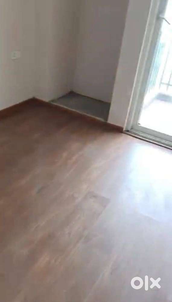 Amrapali Golf Homes : 2BHK UnFurnished Flat For Sell in Sector 4,