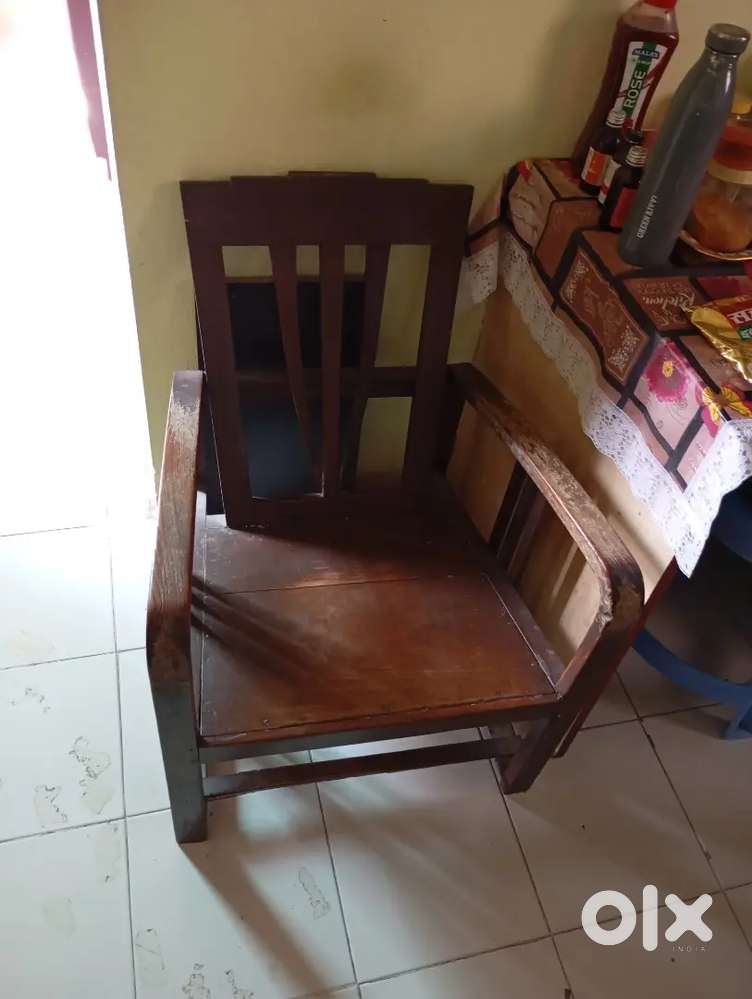 Antic old sagwan chair