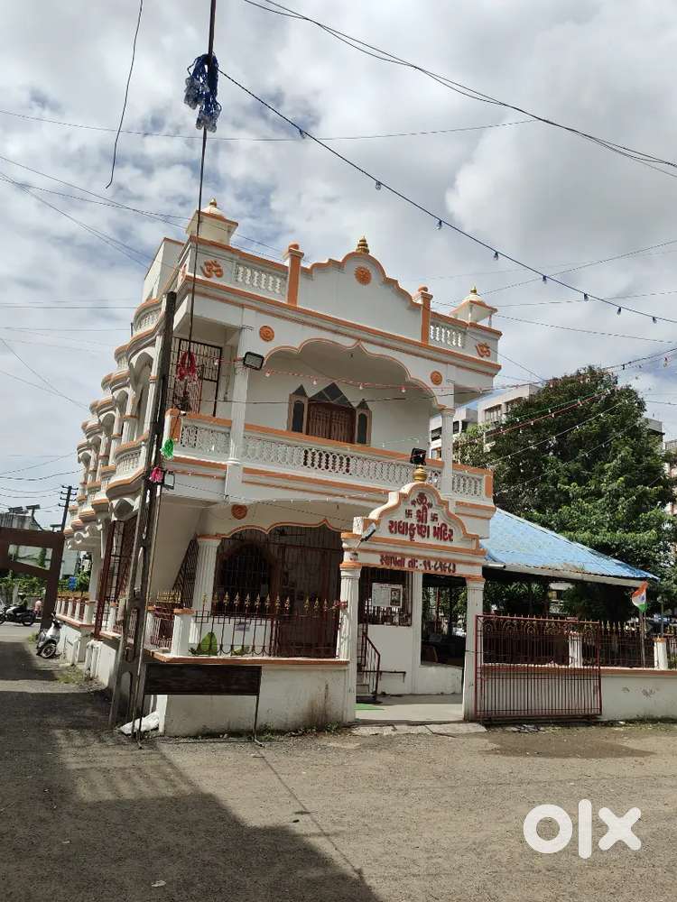 4 BHK NEW UNUSED PARKING ROW HOUSE SELL ADAJAN SURAT
