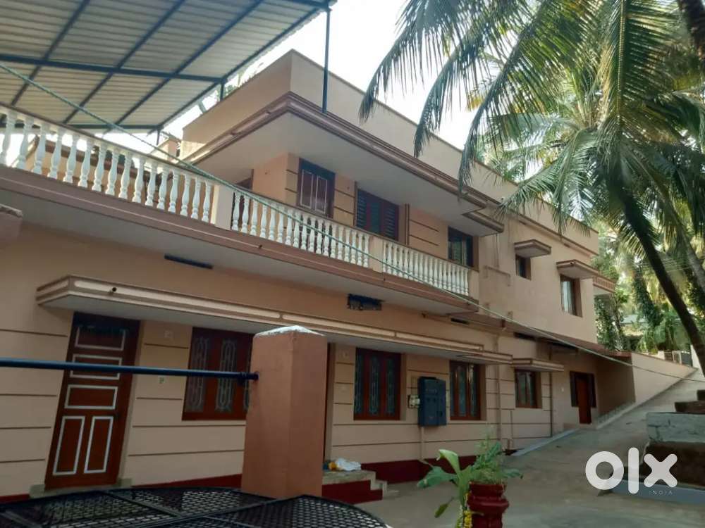 Resident building with 5 flats in 15 cents thokottu Mangaluru karnatak