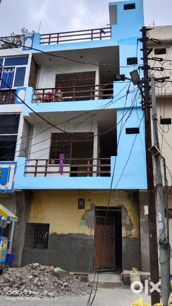 Single room avas Vikas no 3 top floor