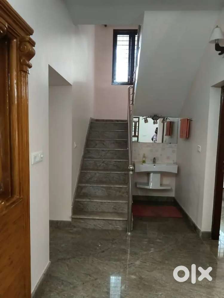 ഇരിഞ്ഞാലക്കുടയിൽ 2000 Sqft വീട് ലീസിന് കൊടുക്കാൻ ഉണ്ട്