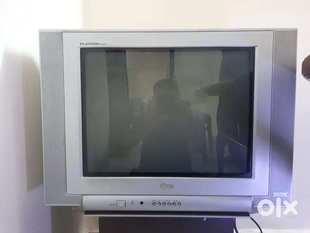 LG CRT 21 INCHES TV + REMOTE for Sale- Excellent condition