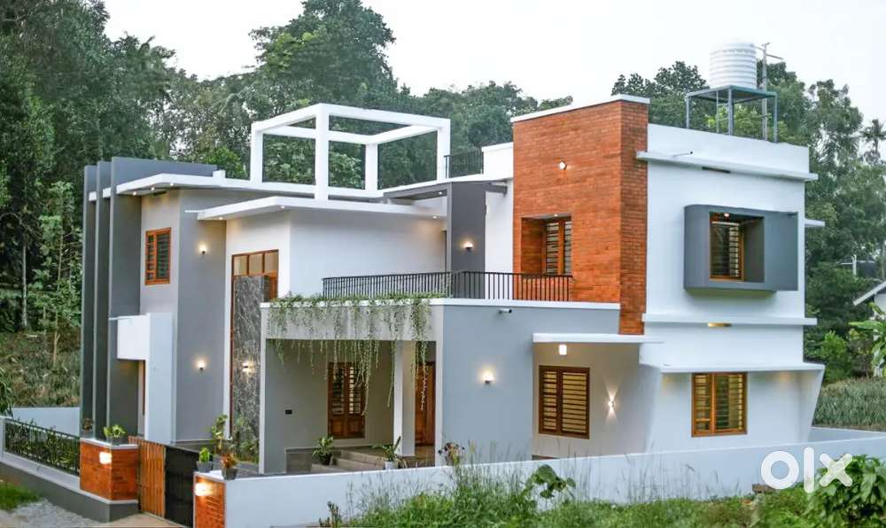 തൊടുപുഴ അടുത്ത് റോഡ് സൈഡിൽ 15സെന്റ്‌ സ്ഥലവും 2500Sq. Ft. 4Bhk വീടും